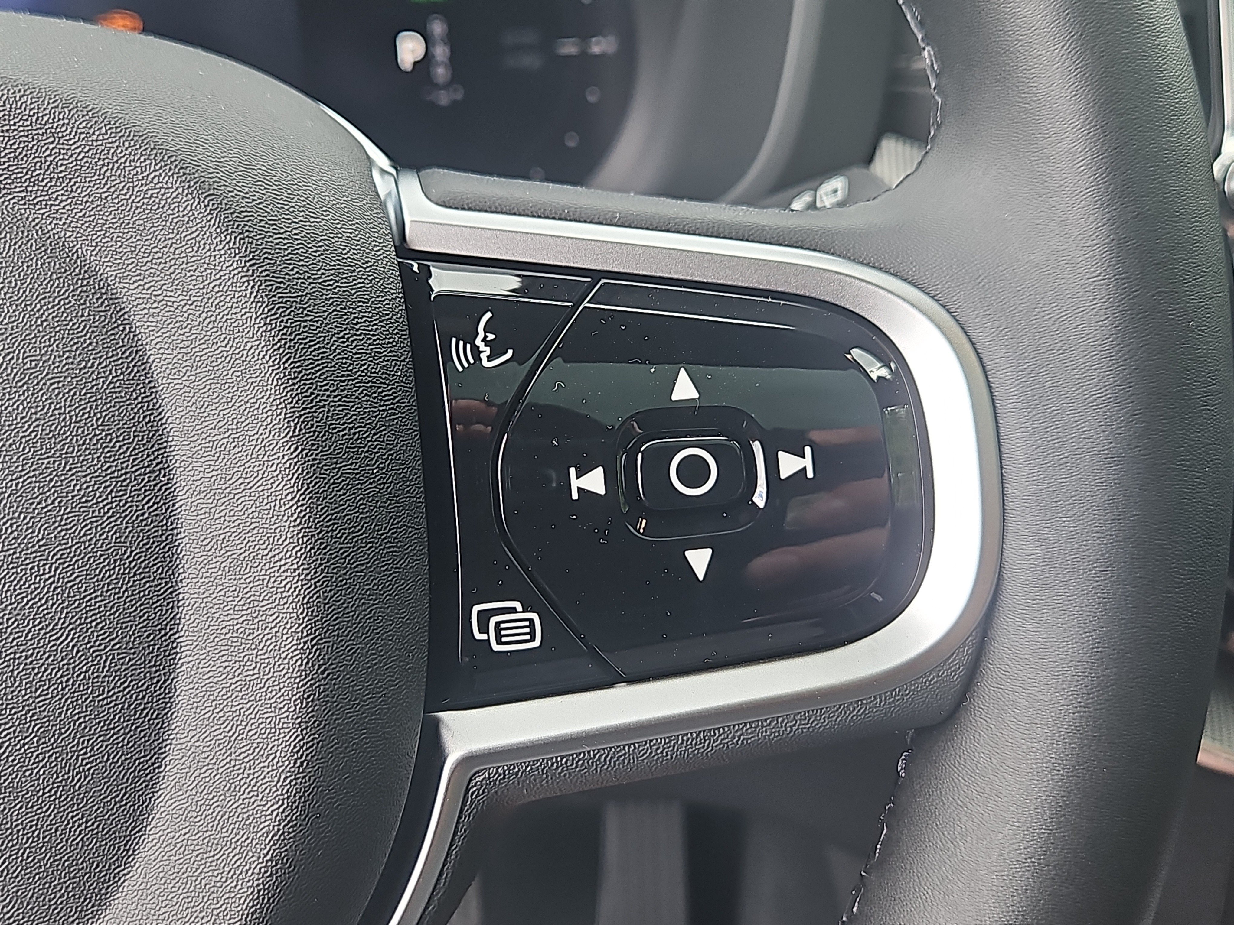 New 2026 Volvo XC60 T8 Ultra w/ Protection Package Premier AWD/4WD image 17