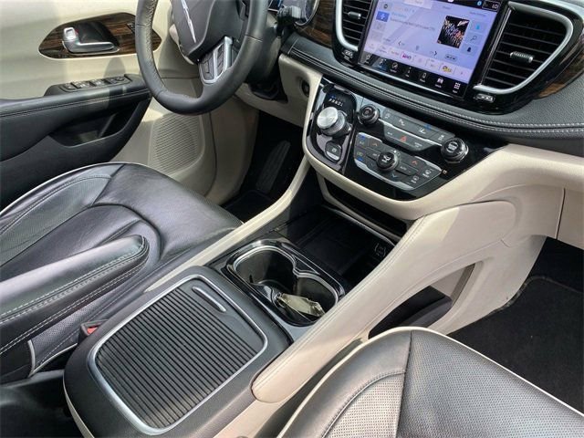 Used 2023 Chrysler Pacifica Limited image 23