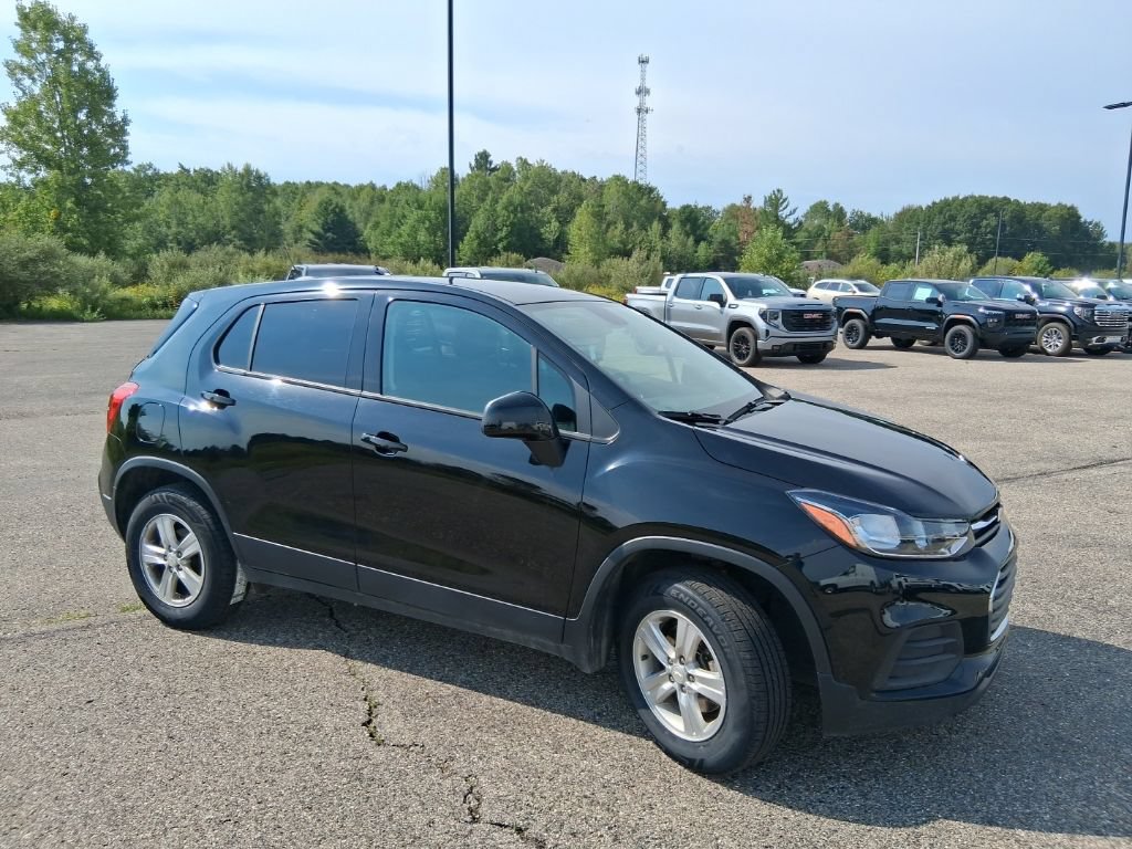 Used 2022 Chevrolet Trax LS w/ Tint and Cruise Package AWD/4WD image 8