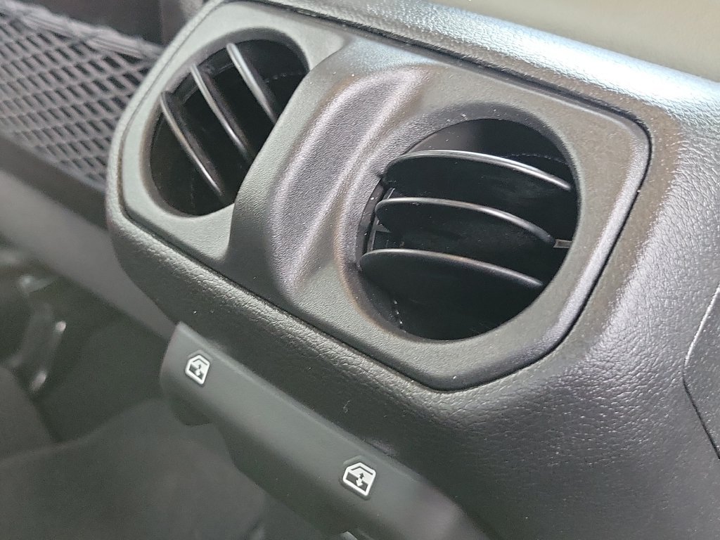 Used 2025 Jeep Gladiator Mojave AWD/4WD image 23