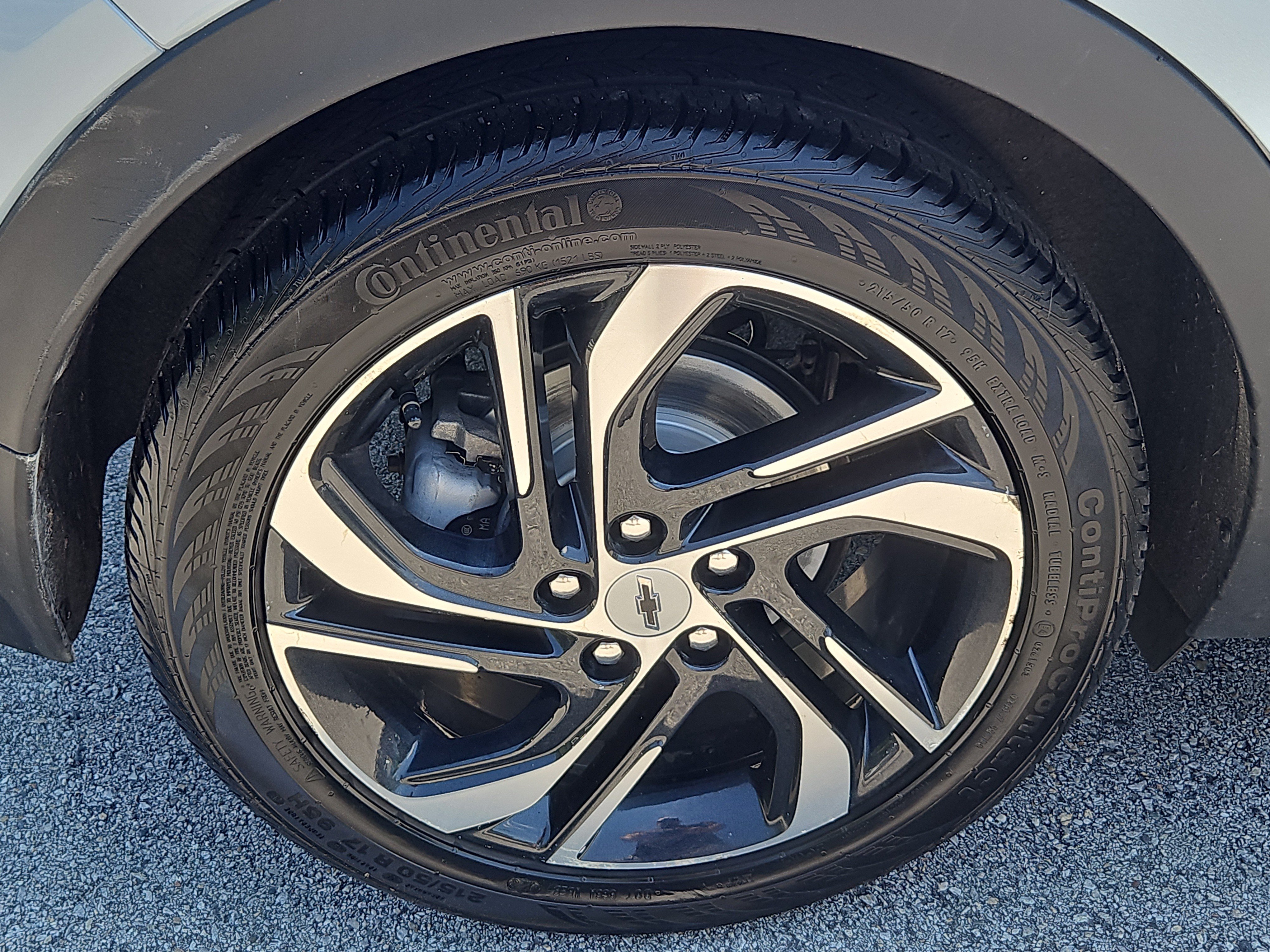 Used 2023 Chevrolet Bolt LT w/ Infotainment Package FWD image 29