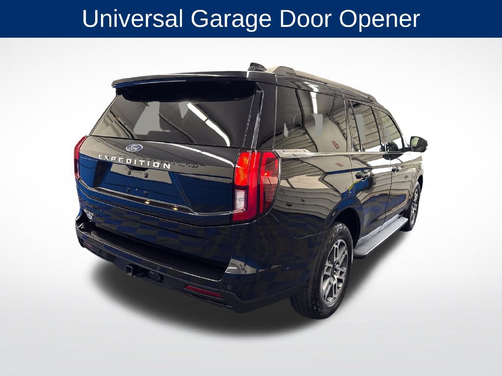 Certified 2025 Ford Expedition Active AWD/4WD image 5