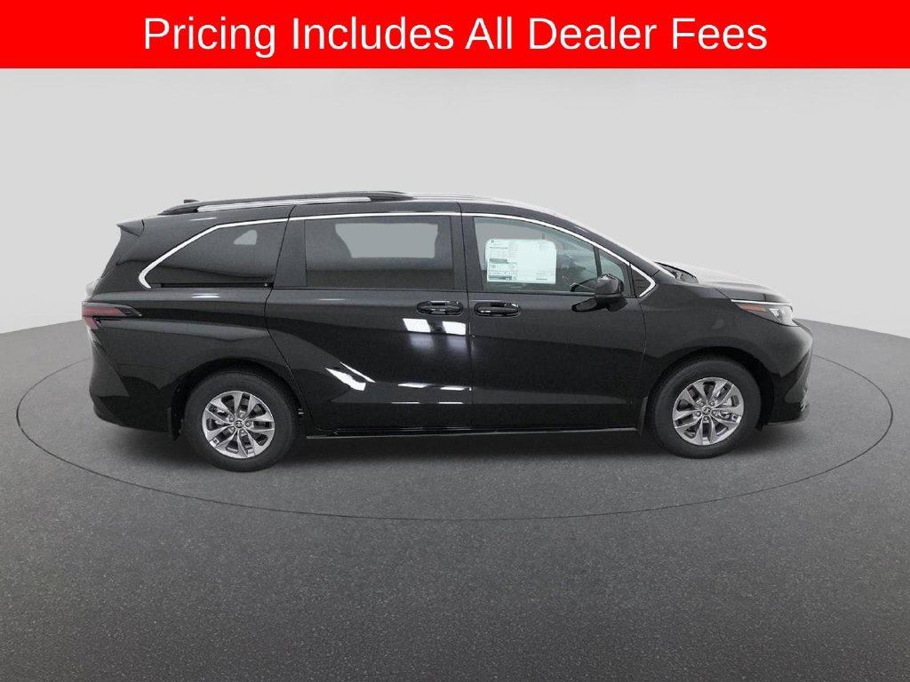 New 2026 Toyota Sienna LE FWD image 30