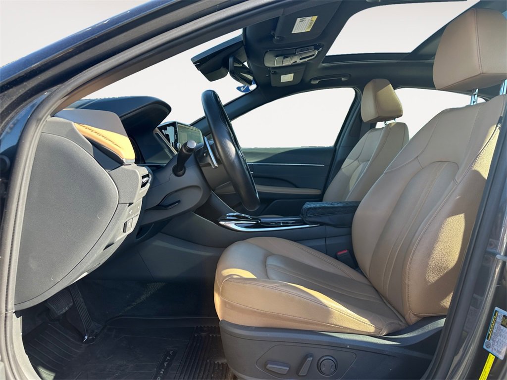 Used 2022 Hyundai Sonata Limited w/ Winter Weather Package image 9