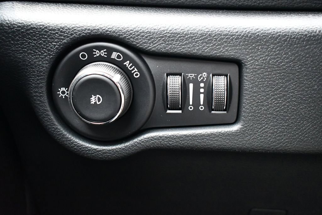 New 2026 Chrysler Pacifica Select image 12