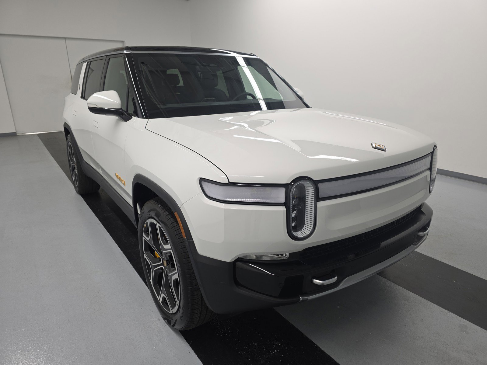 Used 2024 Rivian R1S Adventure AWD/4WD image 7
