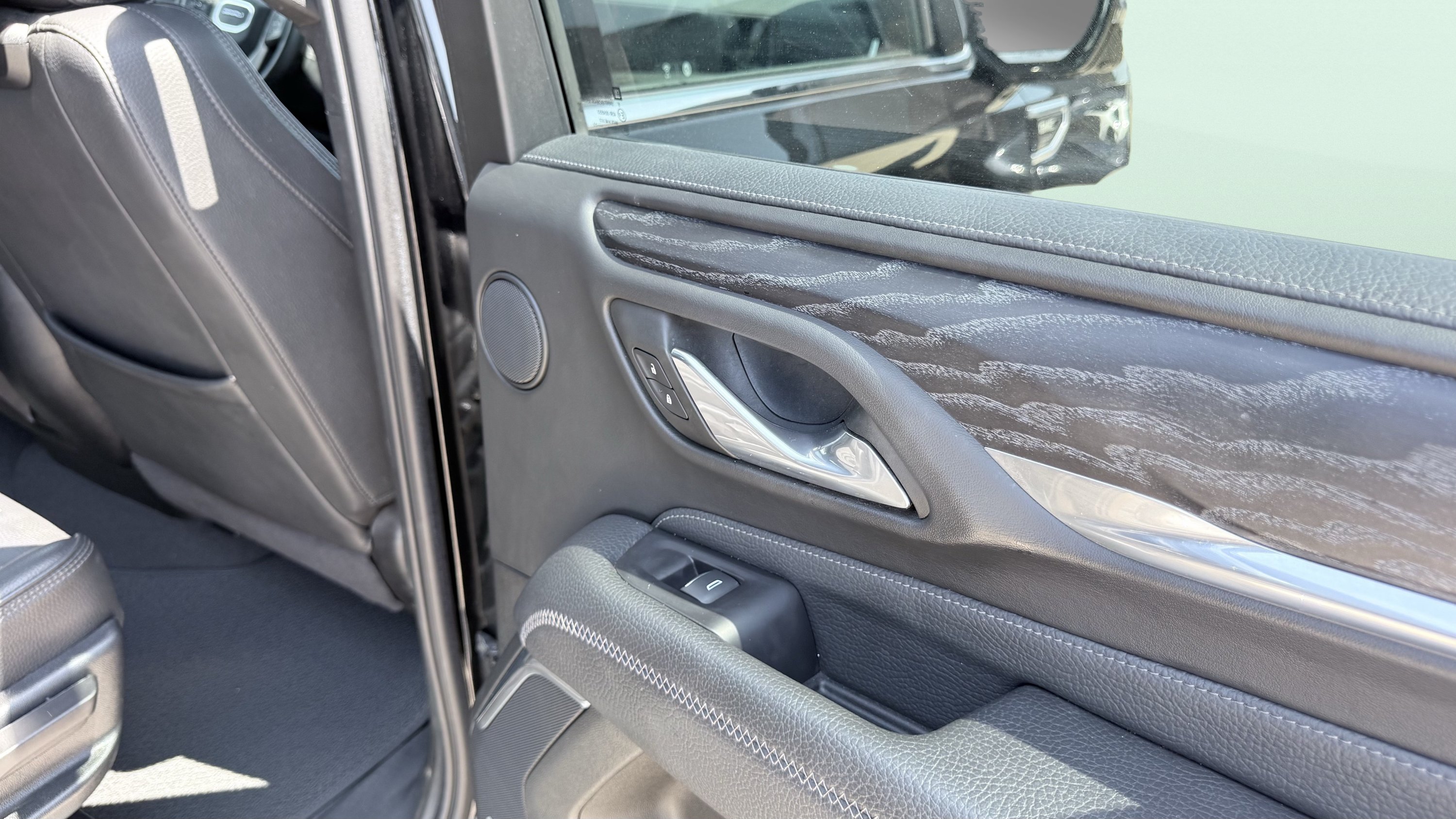 Used 2023 GMC Yukon Denali AWD/4WD image 39