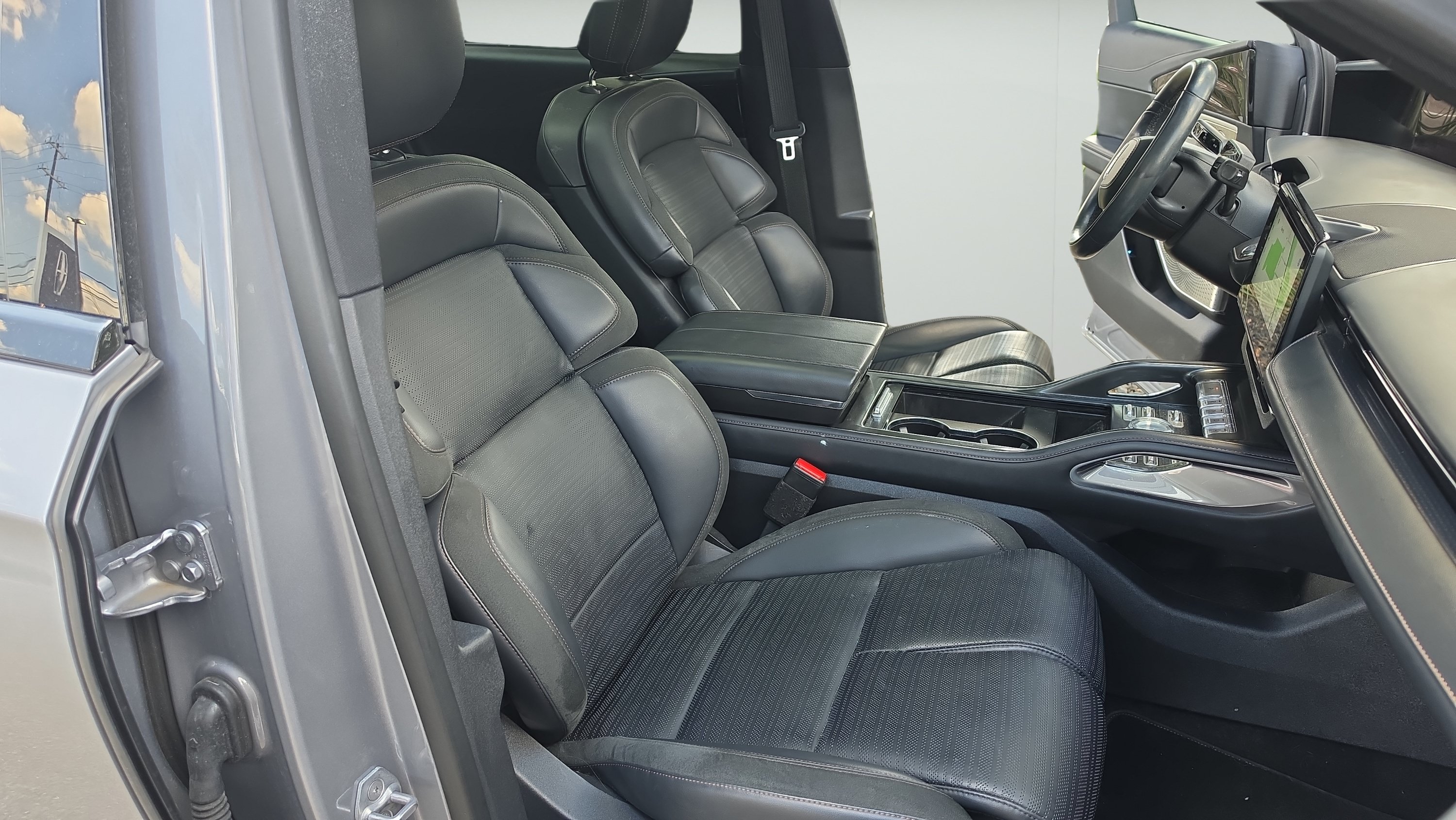 Used 2024 Lincoln Nautilus Reserve w/ Equipment Group 203A AWD/4WD image 25