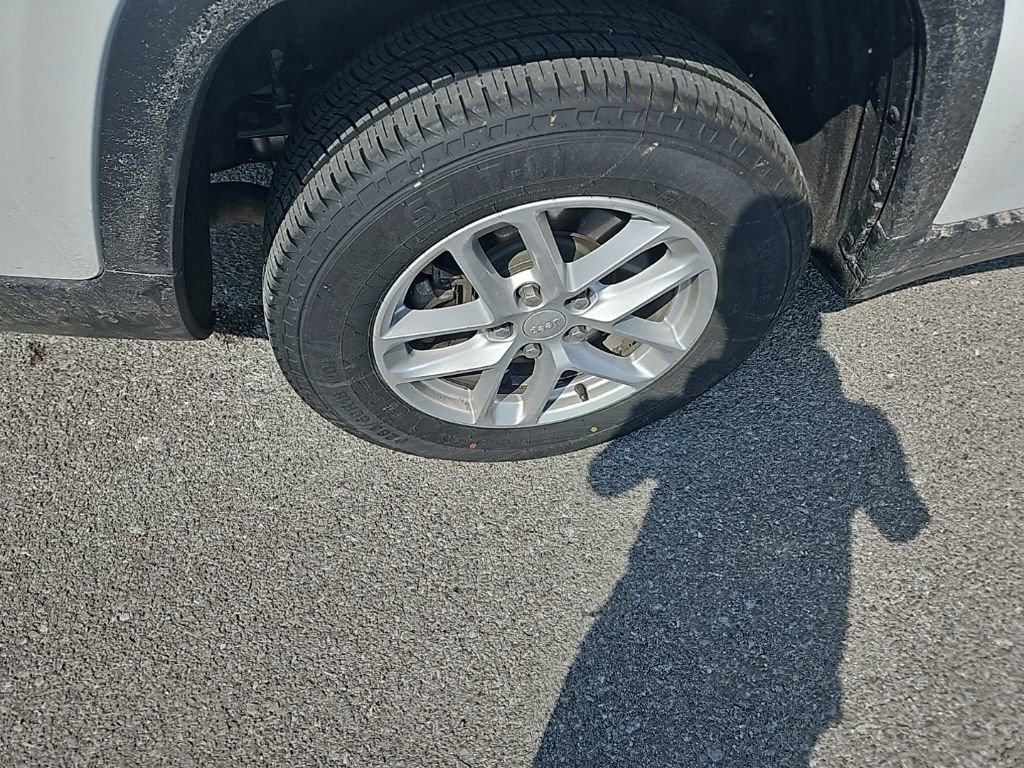 Used 2023 Jeep Grand Cherokee L Laredo image 11