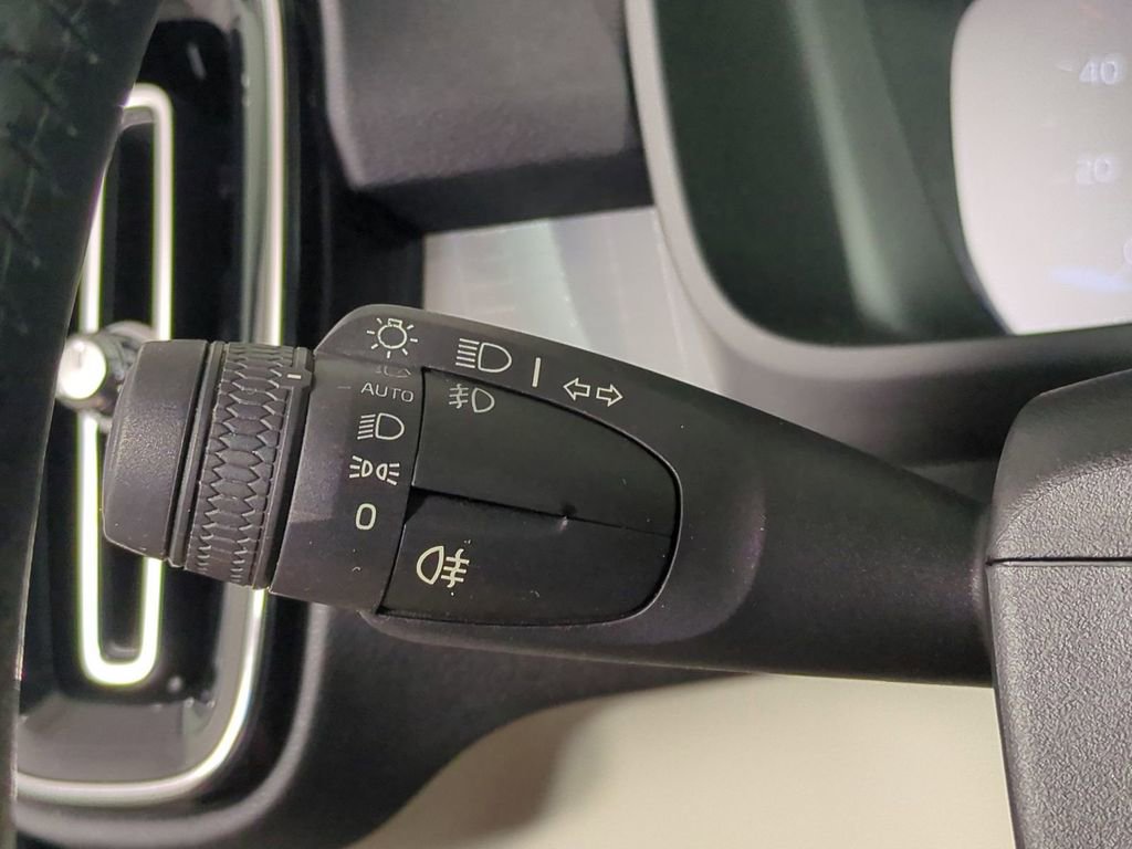 Used 2019 Volvo XC40 T5 R-Design image 30