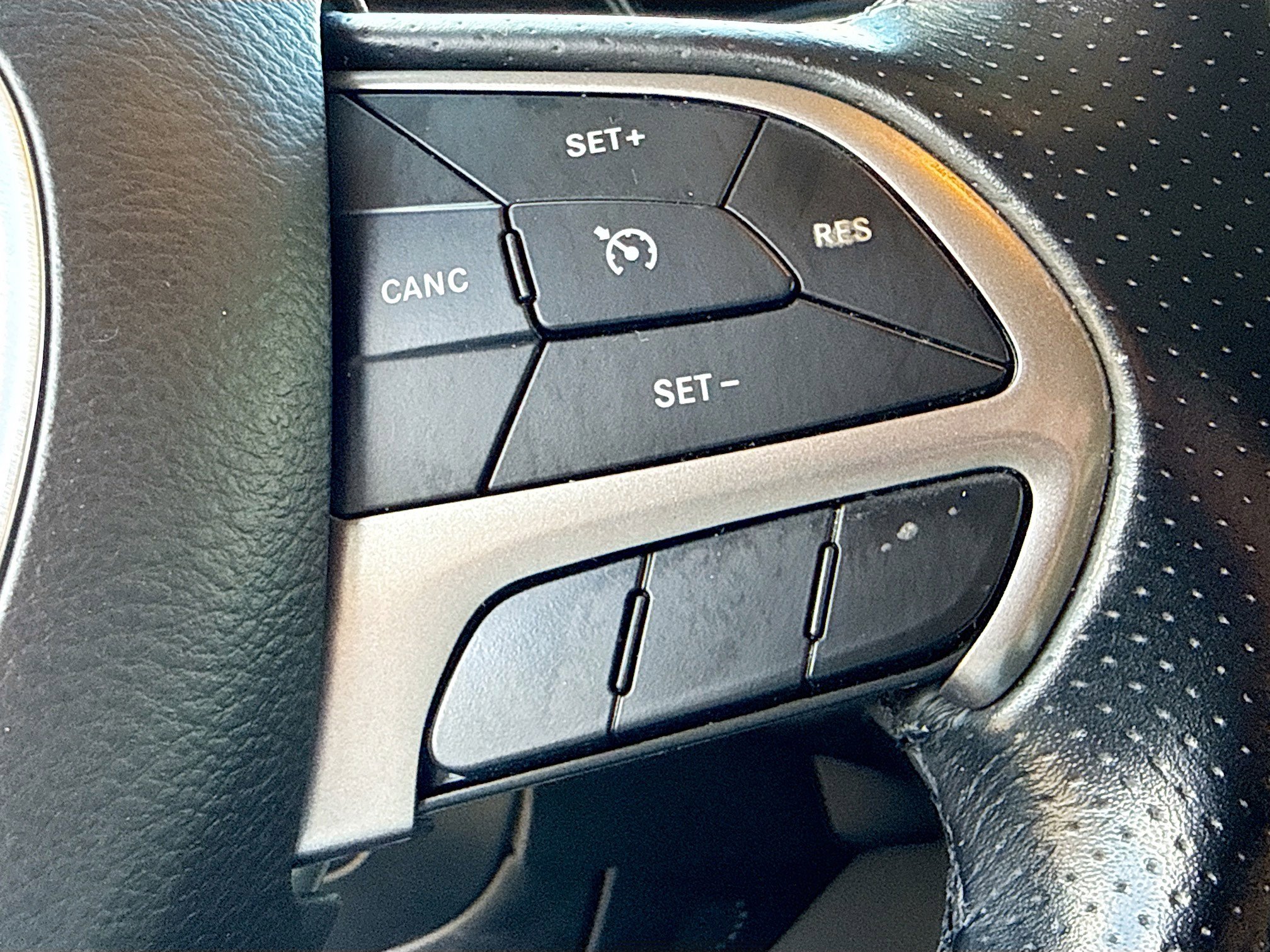 Used 2022 Dodge Durango SXT image 38