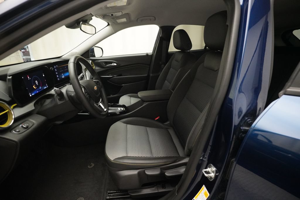 Used 2024 Chevrolet Trax LT w/ Driver Confidence Package FWD image 7
