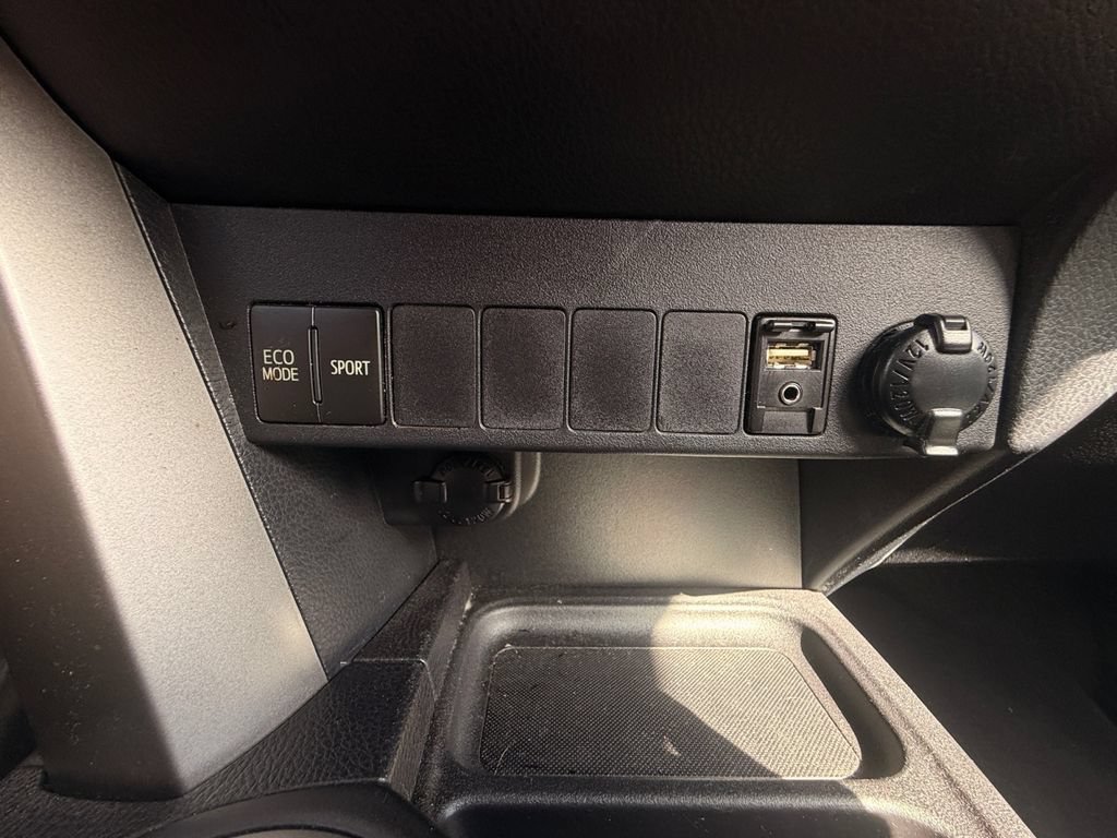 Used 2017 Toyota RAV4 XLE FWD image 19