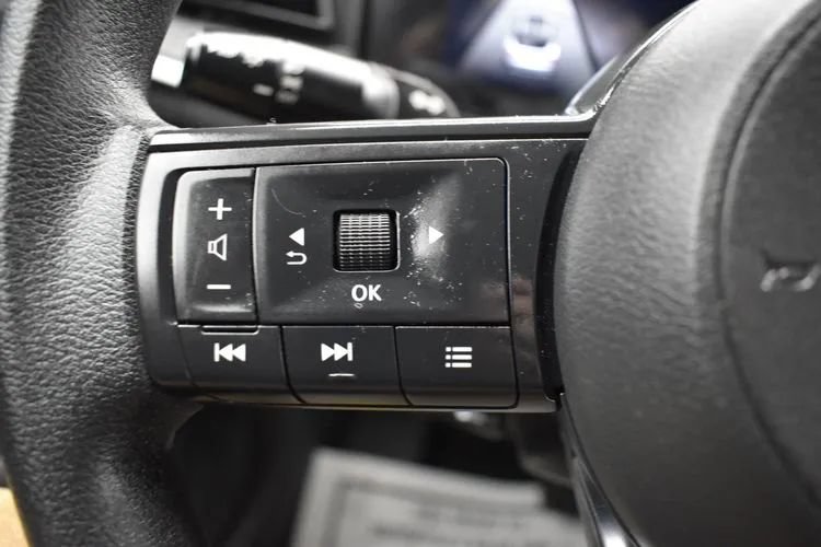 Used 2025 Nissan Kicks SV FWD image 23