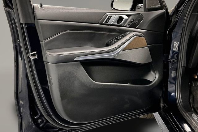 Used 2020 BMW X5 M50i w/ Premium Package image 21