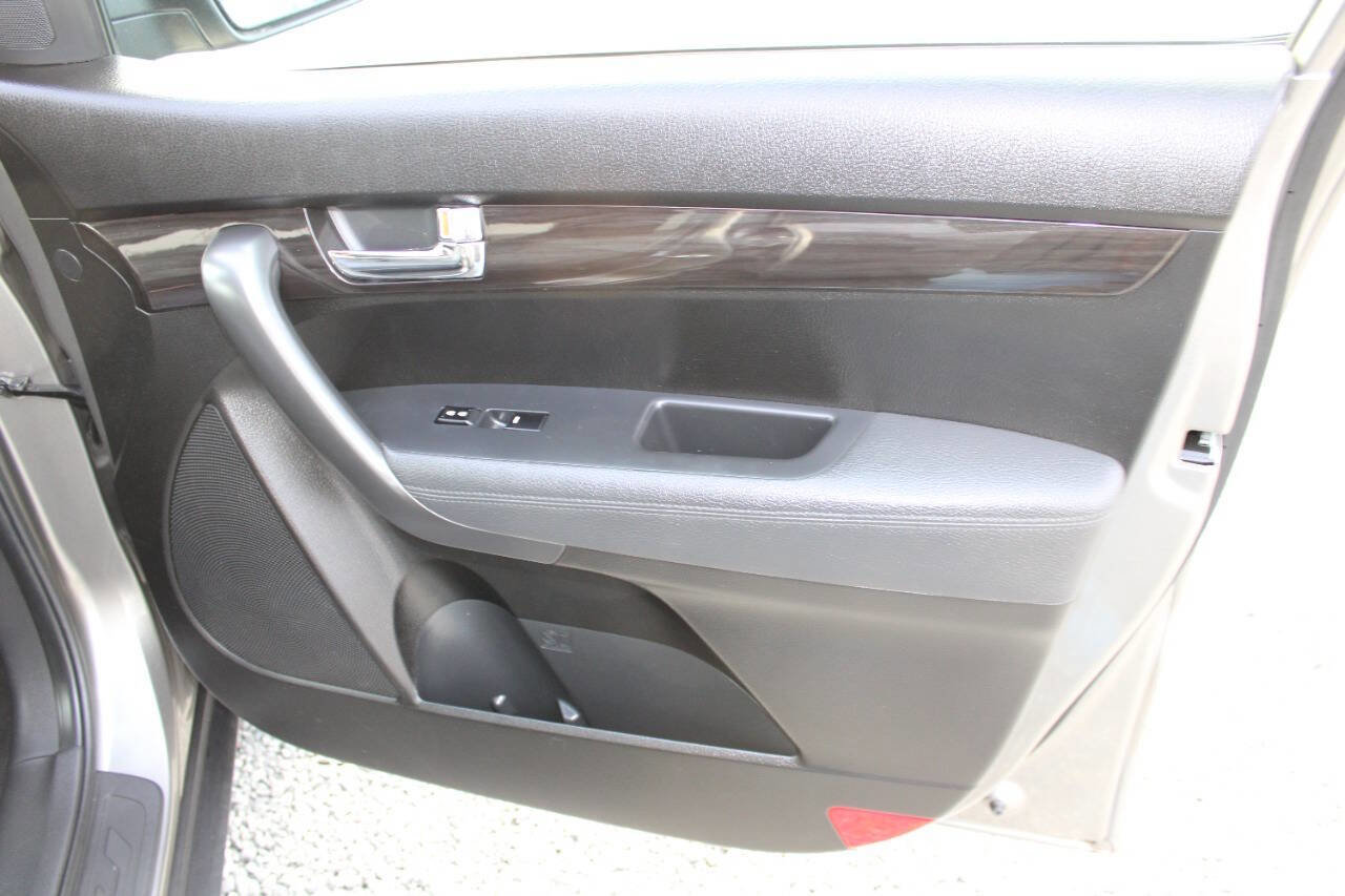 Used 2013 Kia Sorento LX image 20