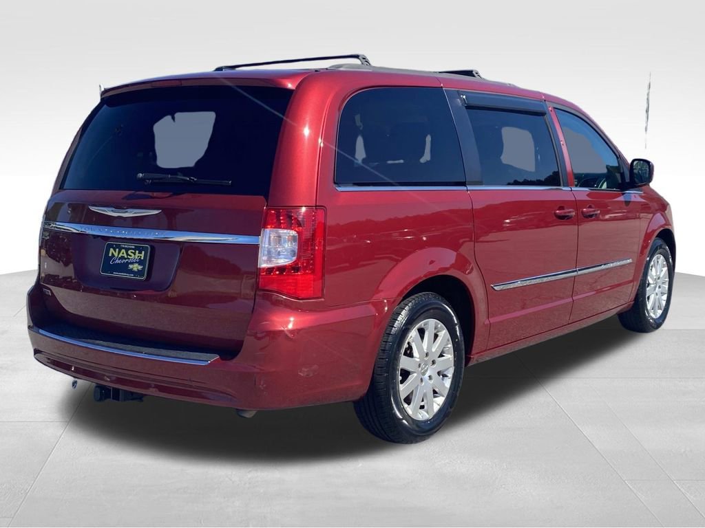 Used 2014 Chrysler Town & Country Touring image 3