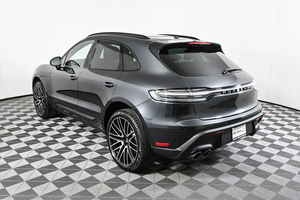 Certified 2026 Porsche Macan AWD/4WD image 3