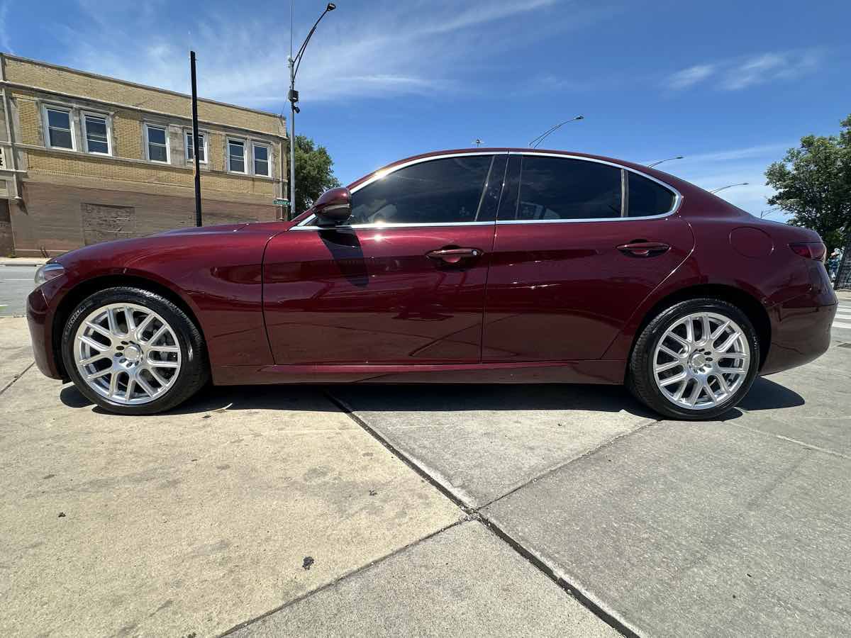 Used 2017 Alfa Romeo Giulia AWD image 8