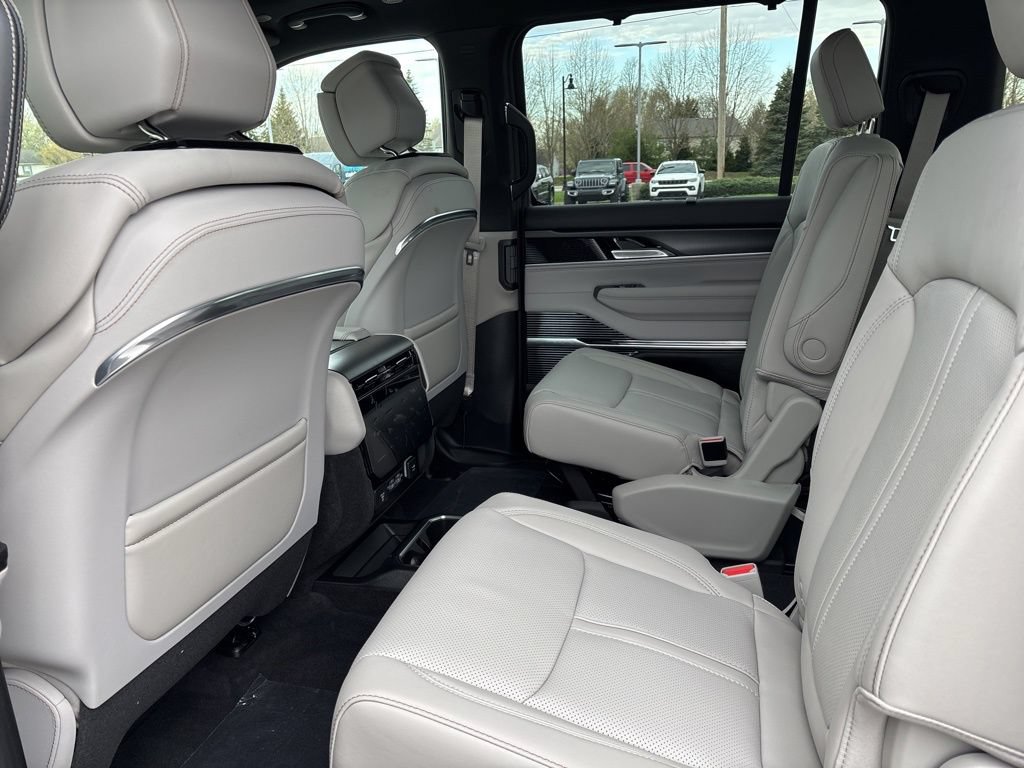 New 2026 Jeep Grand Wagoneer Summit AWD/4WD image 9