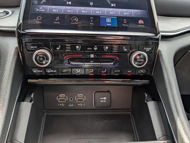 Used 2023 Jeep Grand Cherokee Overland w/ Advanced Protech Group III AWD/4WD image 25