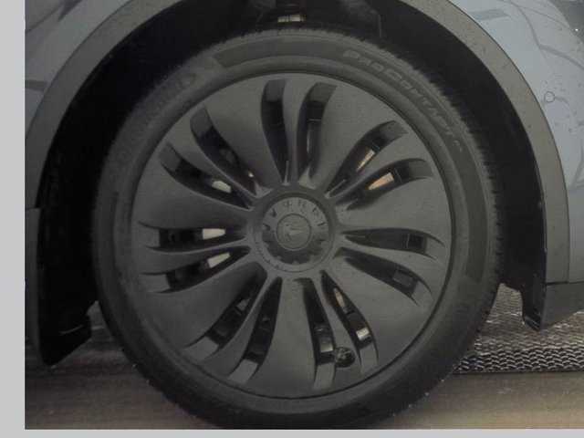 Used 2022 Tesla Model Y Long Range image 17