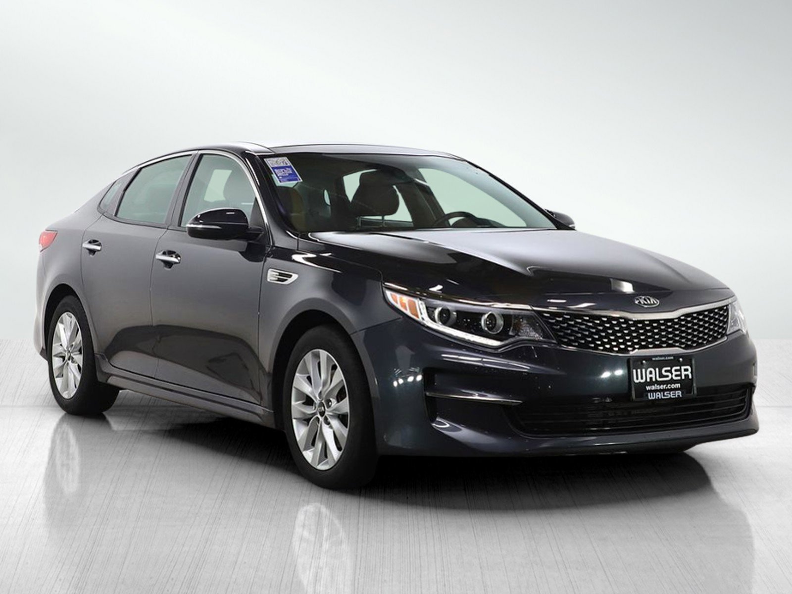 Used 2017 Kia Optima EX w/ Premium Package image 7