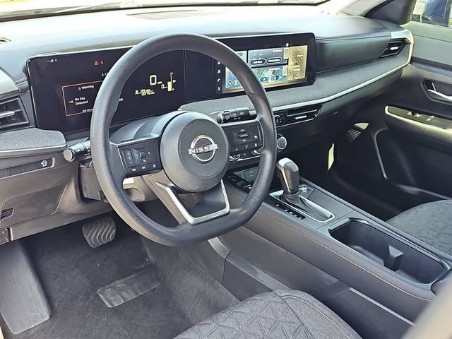 Used 2025 Nissan Kicks SV FWD image 17