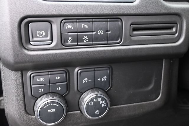 Used 2024 Chevrolet Tahoe Premier AWD/4WD image 37