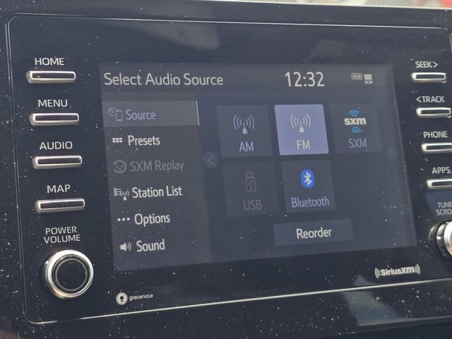 Used 2022 Toyota Camry SE FWD image 5