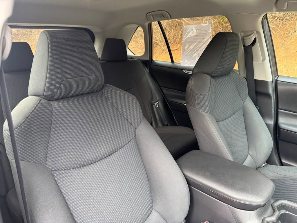 Used 2021 Toyota RAV4 LE image 11