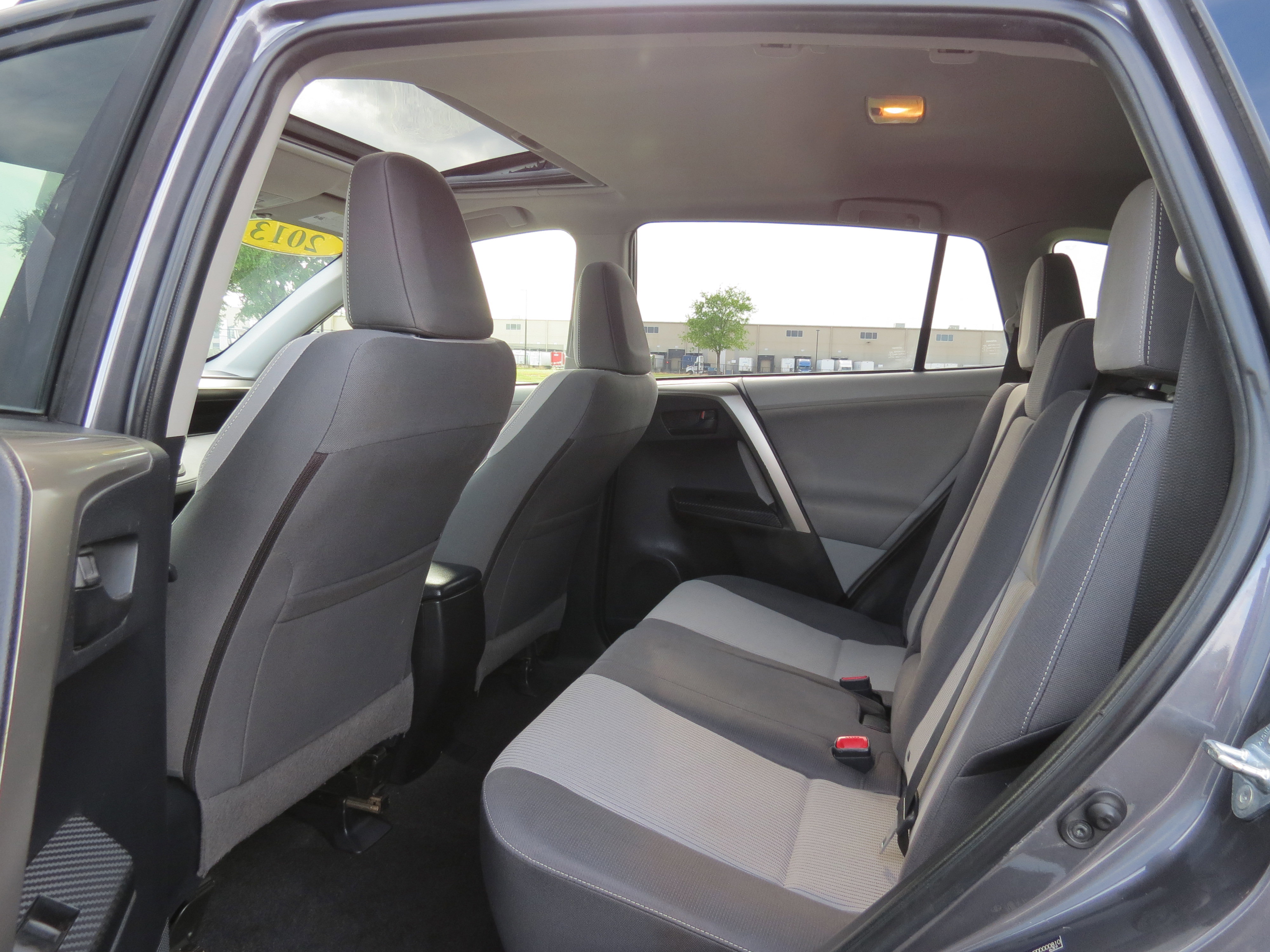 Used 2013 Toyota RAV4 XLE FWD image 32