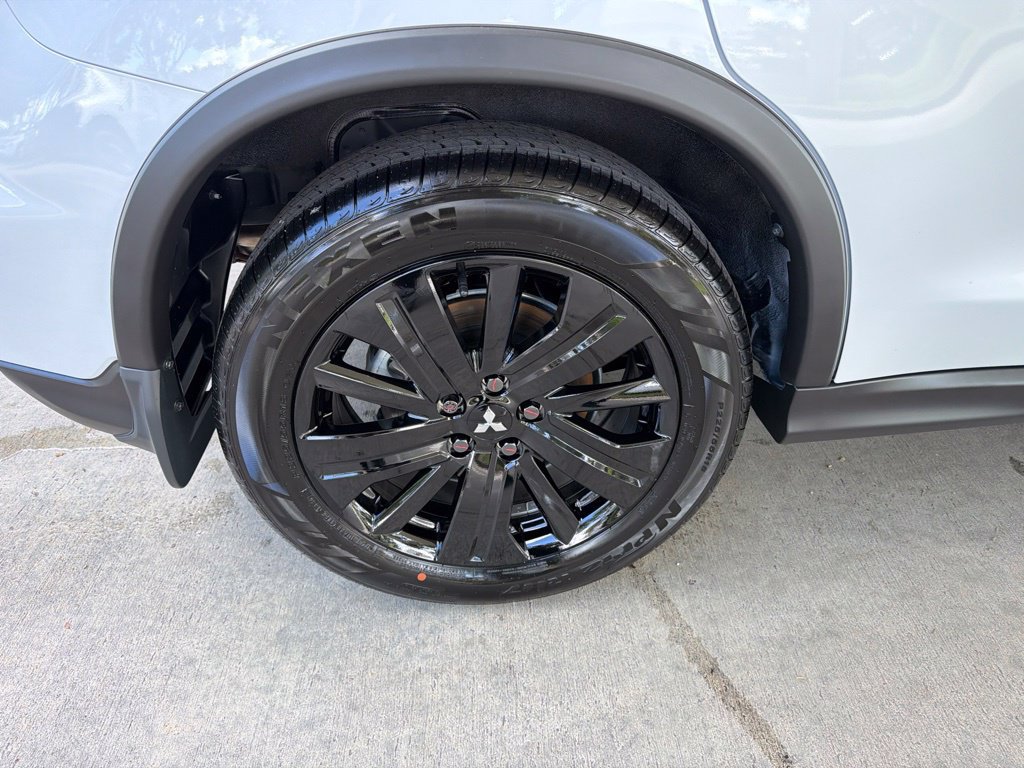 New 2027 Mitsubishi Outlander Sport LE FWD image 19