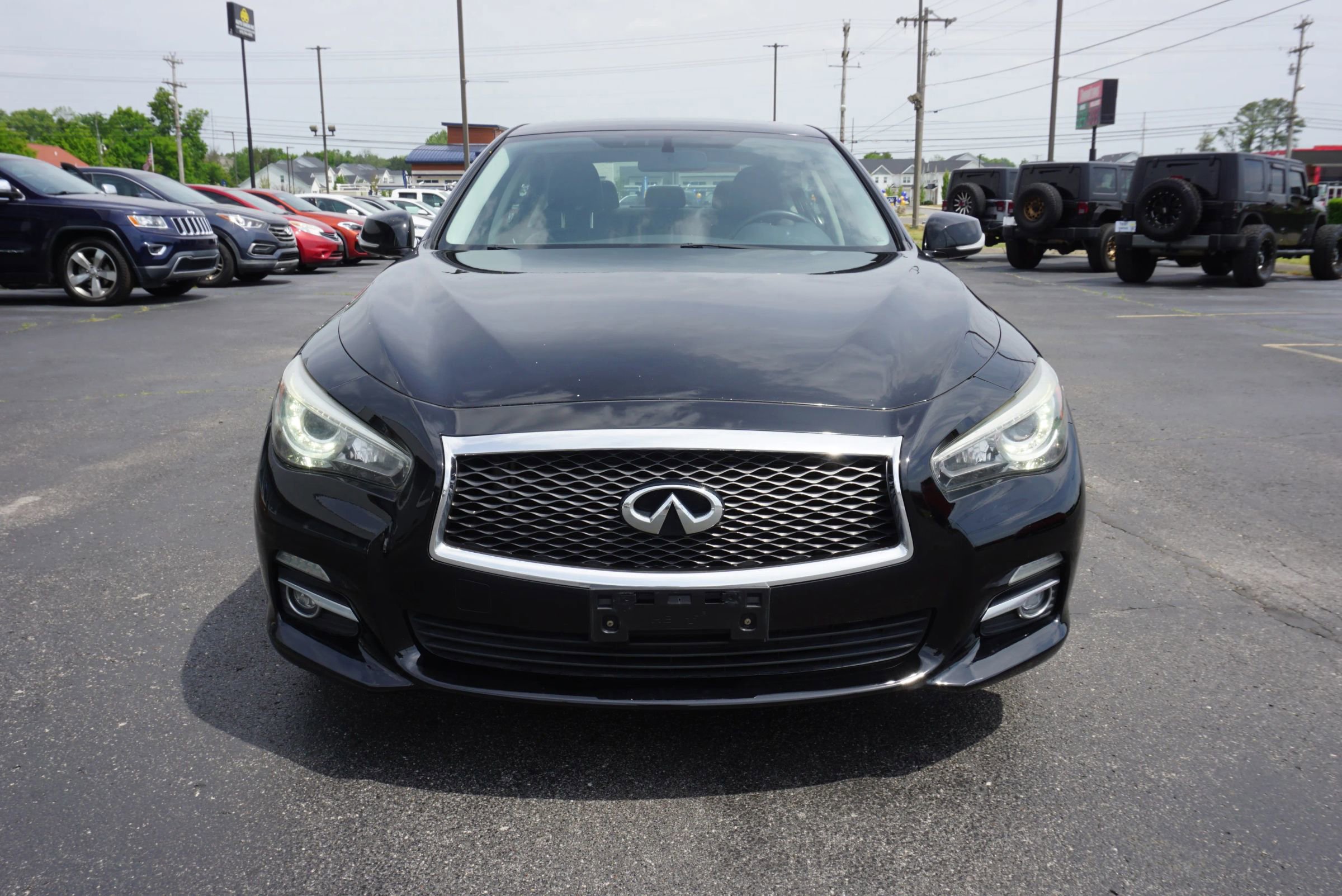 Used 2014 INFINITI Q50 2.0t w/ Moonroof Package AWD/4WD image 2