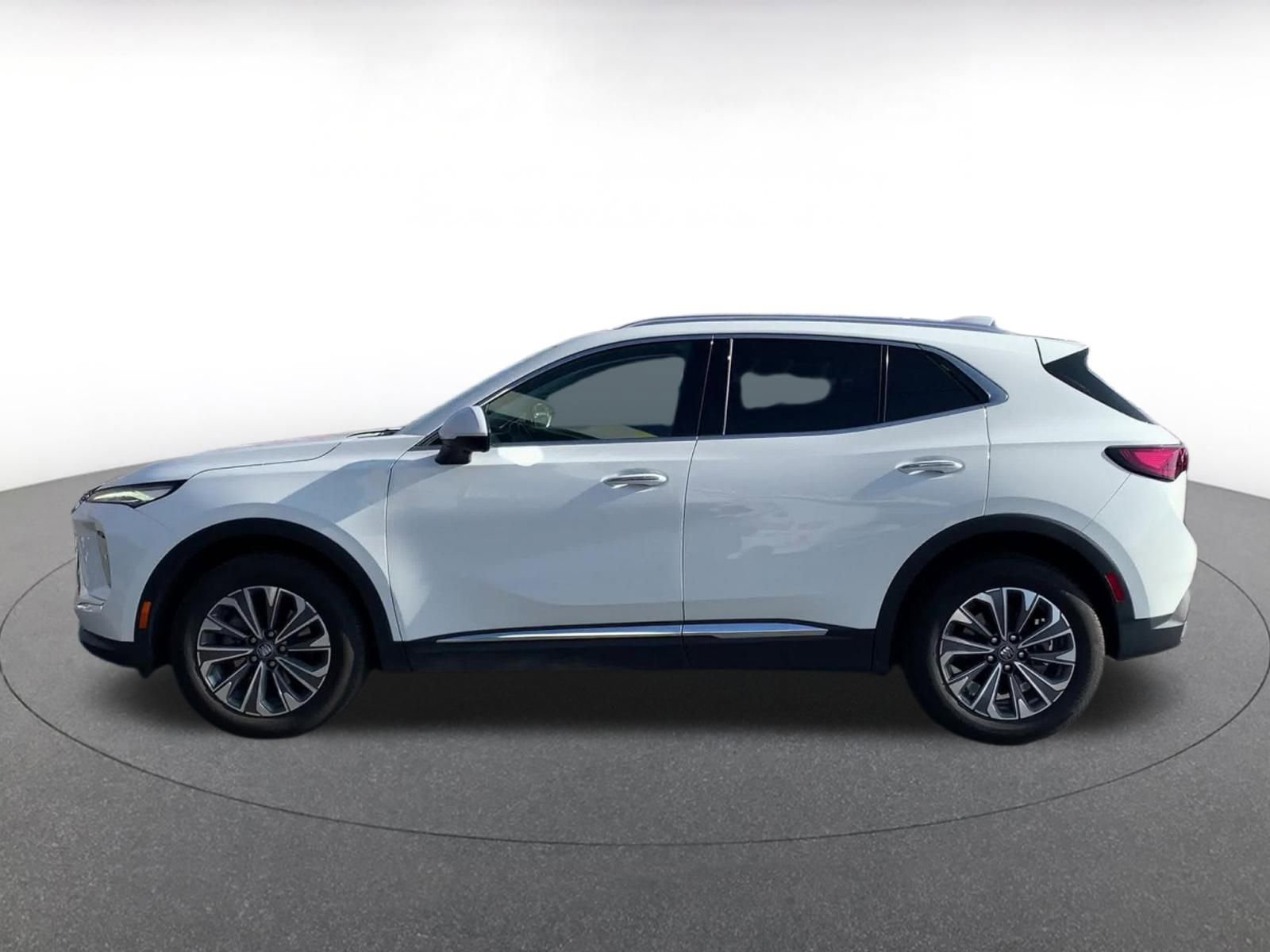 Used 2024 Buick Envision Preferred image 9