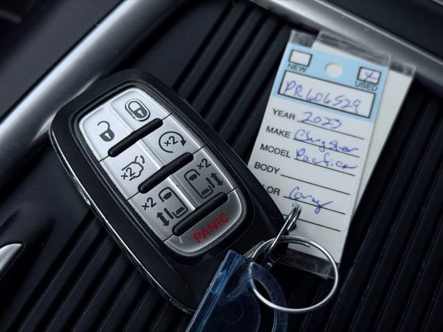 Used 2023 Chrysler Pacifica Touring-L FWD image 42