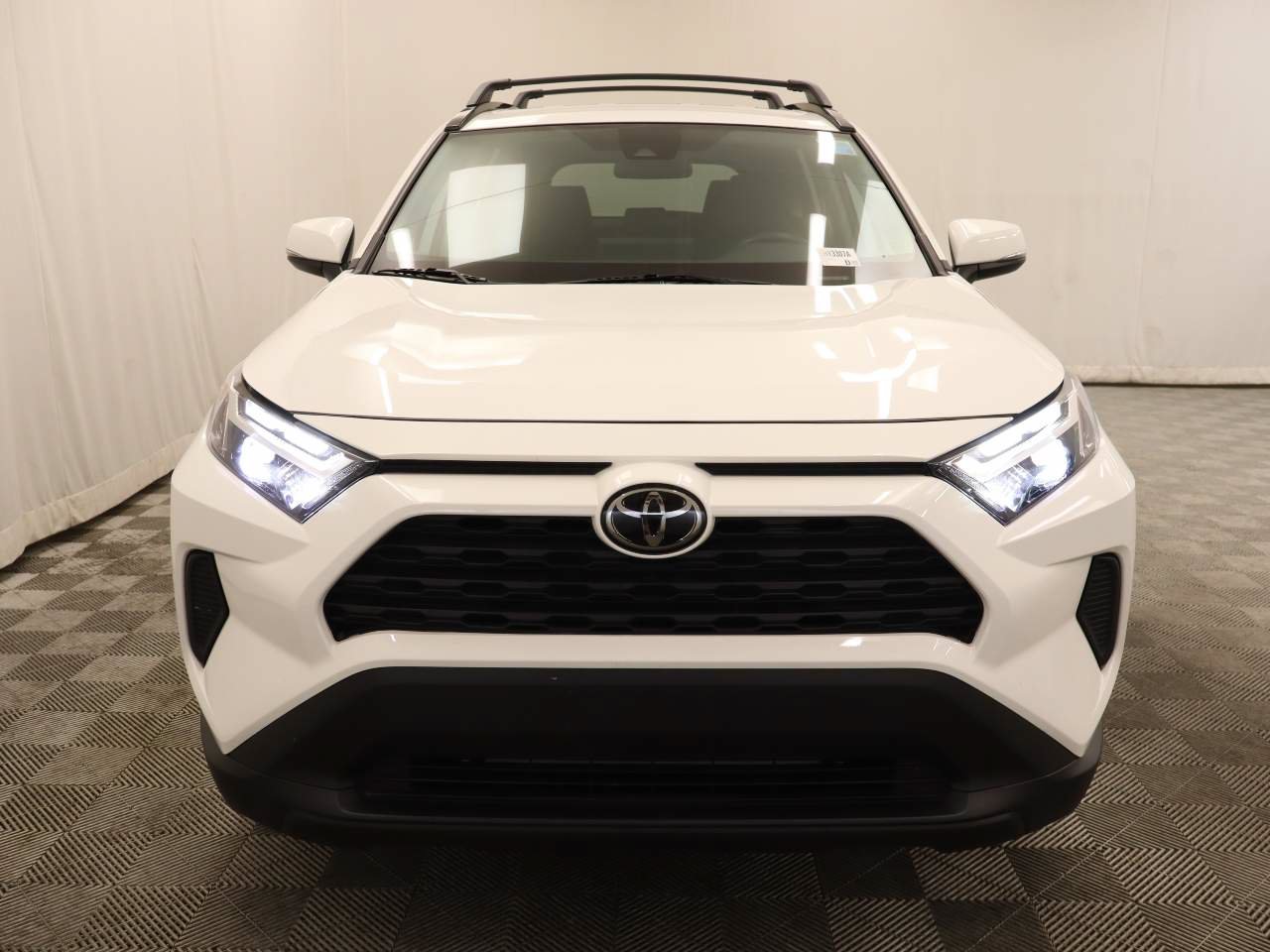 Used 2023 Toyota RAV4 XLE AWD/4WD image 4