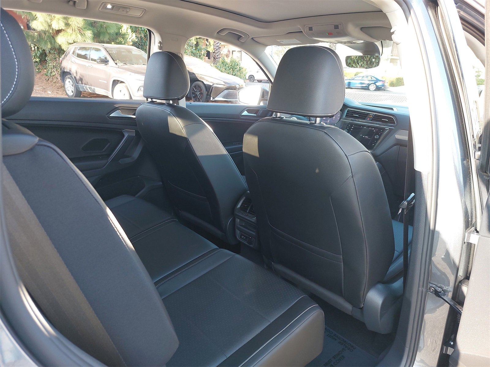 Used 2021 Volkswagen Tiguan SEL image 11