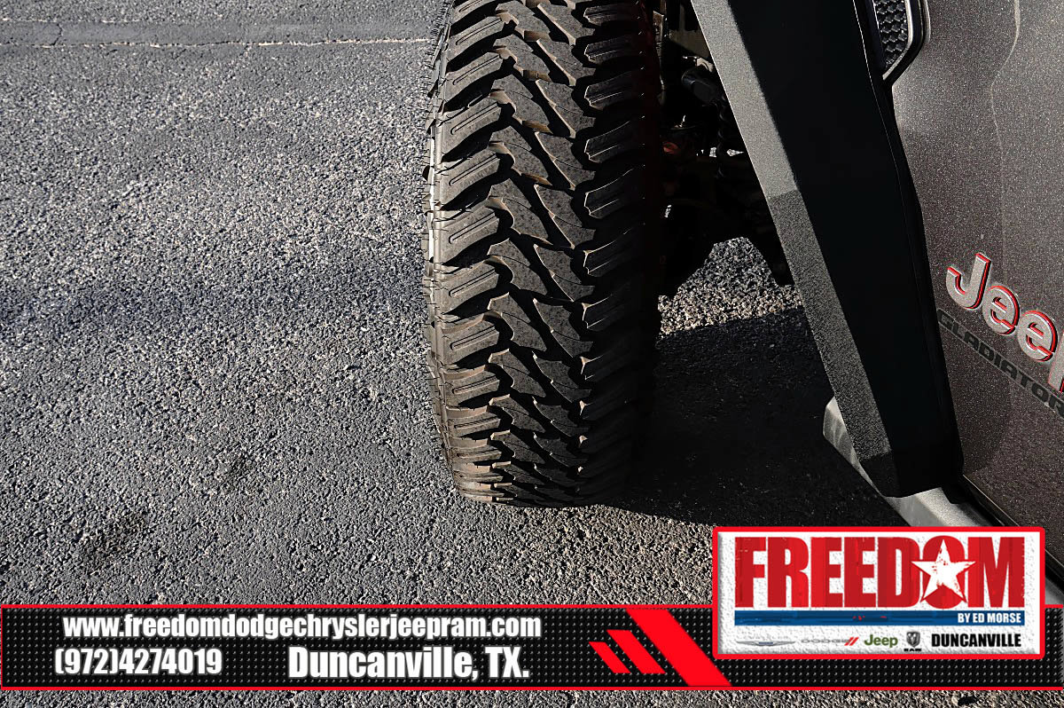 Used 2023 Jeep Gladiator Rubicon AWD/4WD image 45
