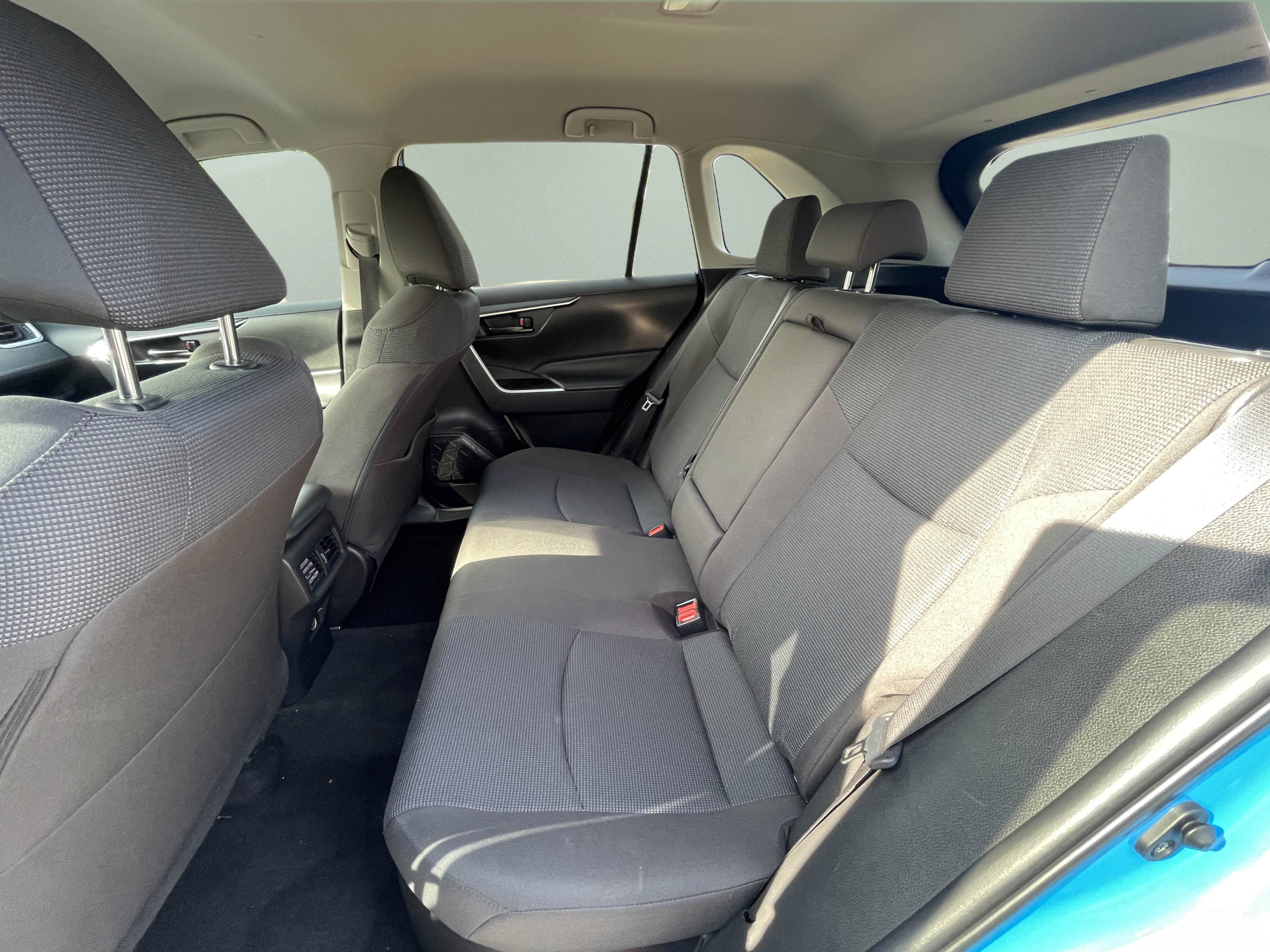 Used 2021 Toyota RAV4 LE AWD/4WD image 26