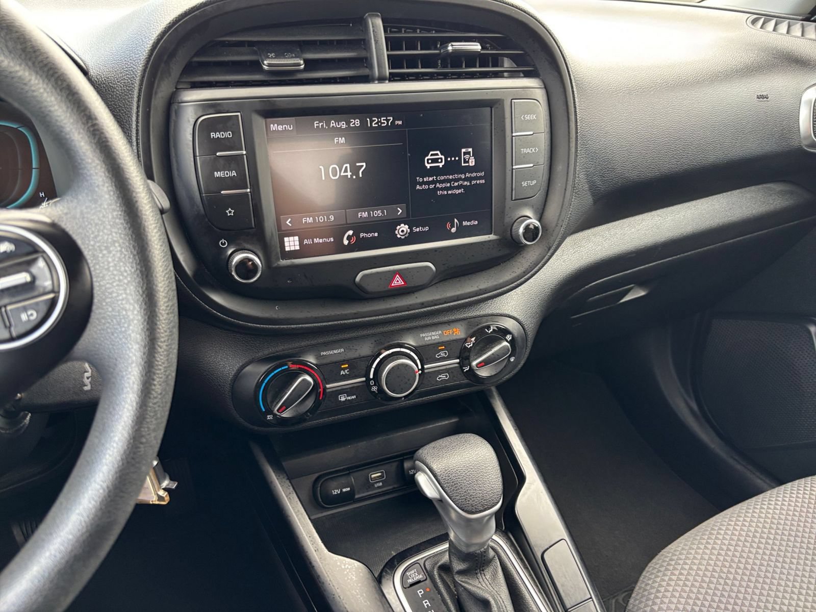 Used 2025 Kia Soul LX w/ LX Technology Package FWD image 16