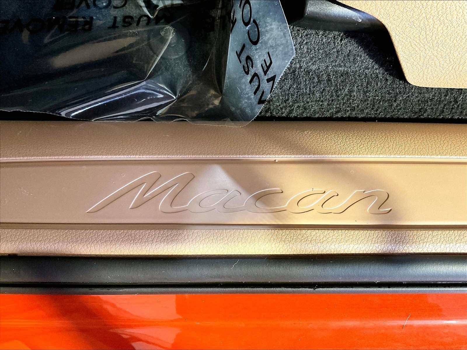 Certified 2023 Porsche Macan AWD/4WD image 19