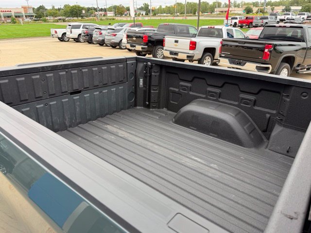 Used 2025 Chevrolet Silverado 1500 ZR2 w/ Technology Package AWD/4WD image 33