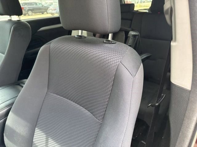 Used 2016 Toyota Highlander LE FWD image 10