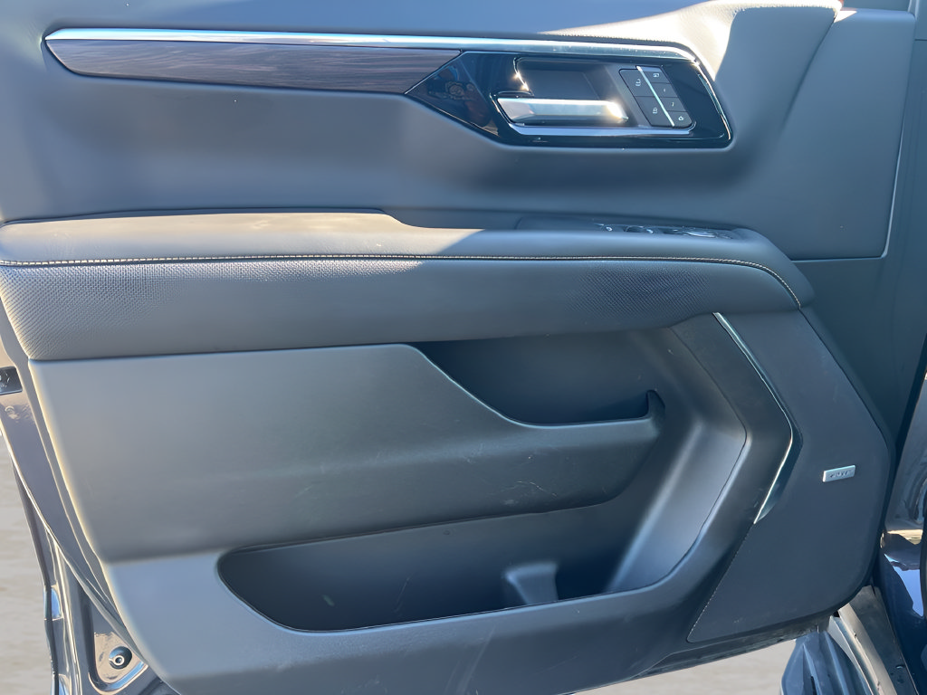 Used 2025 Chevrolet Tahoe Premier RWD image 13