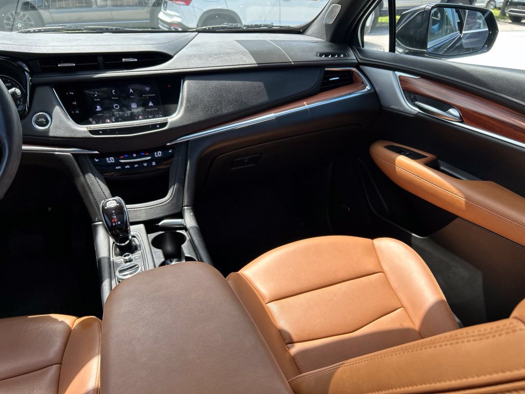 Used 2024 Cadillac XT5 Premium Luxury w/ Technology Package FWD image 11