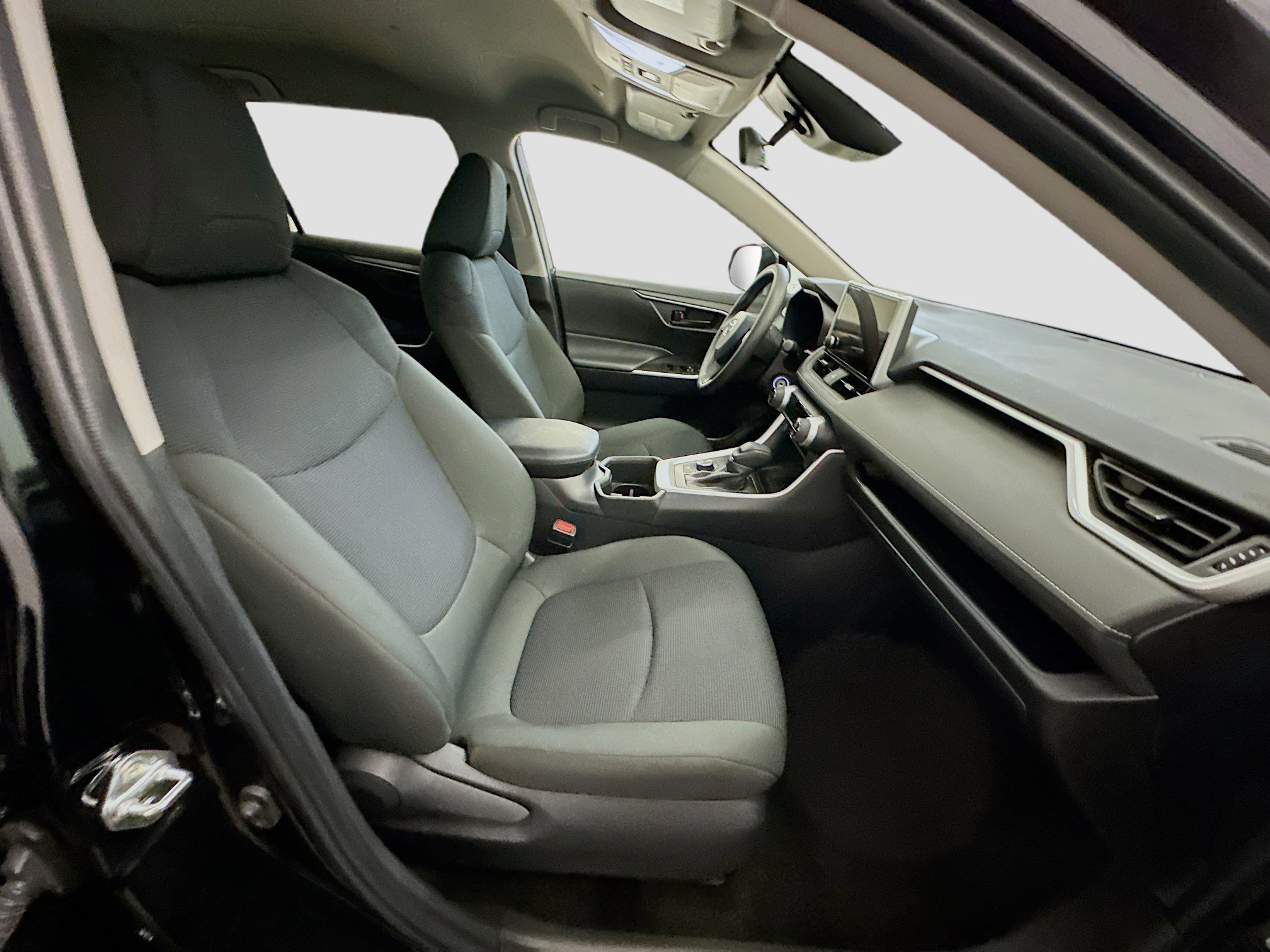 Used 2025 Toyota RAV4 LE image 32