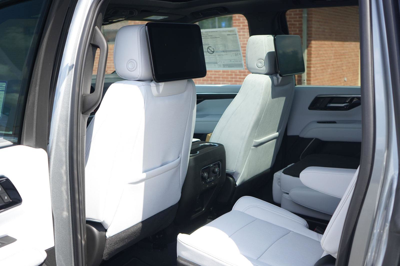 New 2025 Chevrolet Suburban Premier image 27