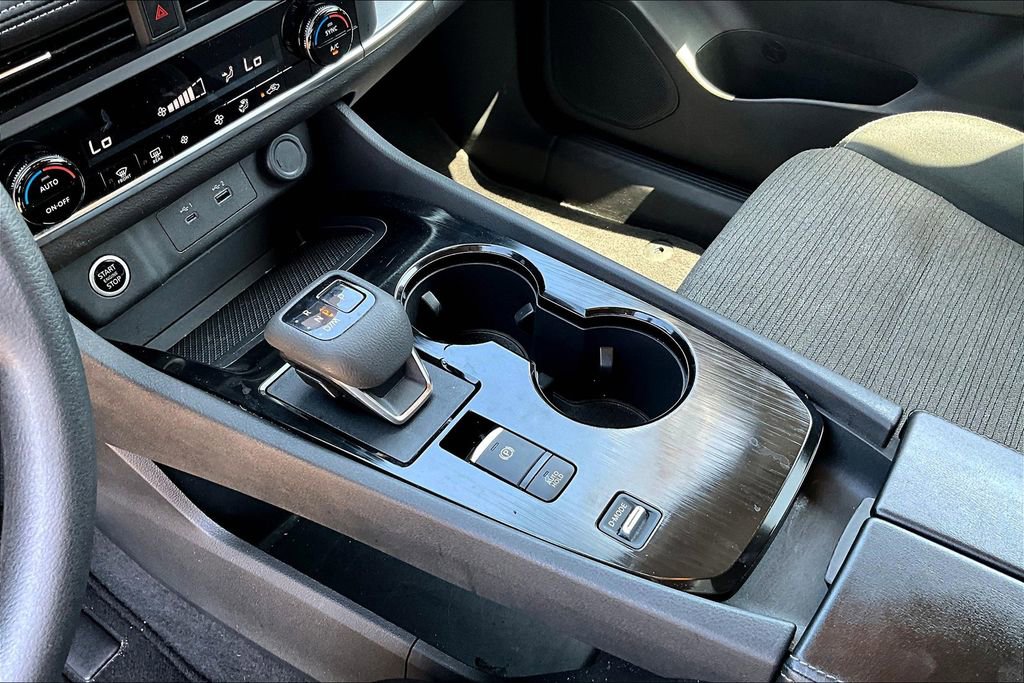 Used 2023 Nissan Rogue SV image 17