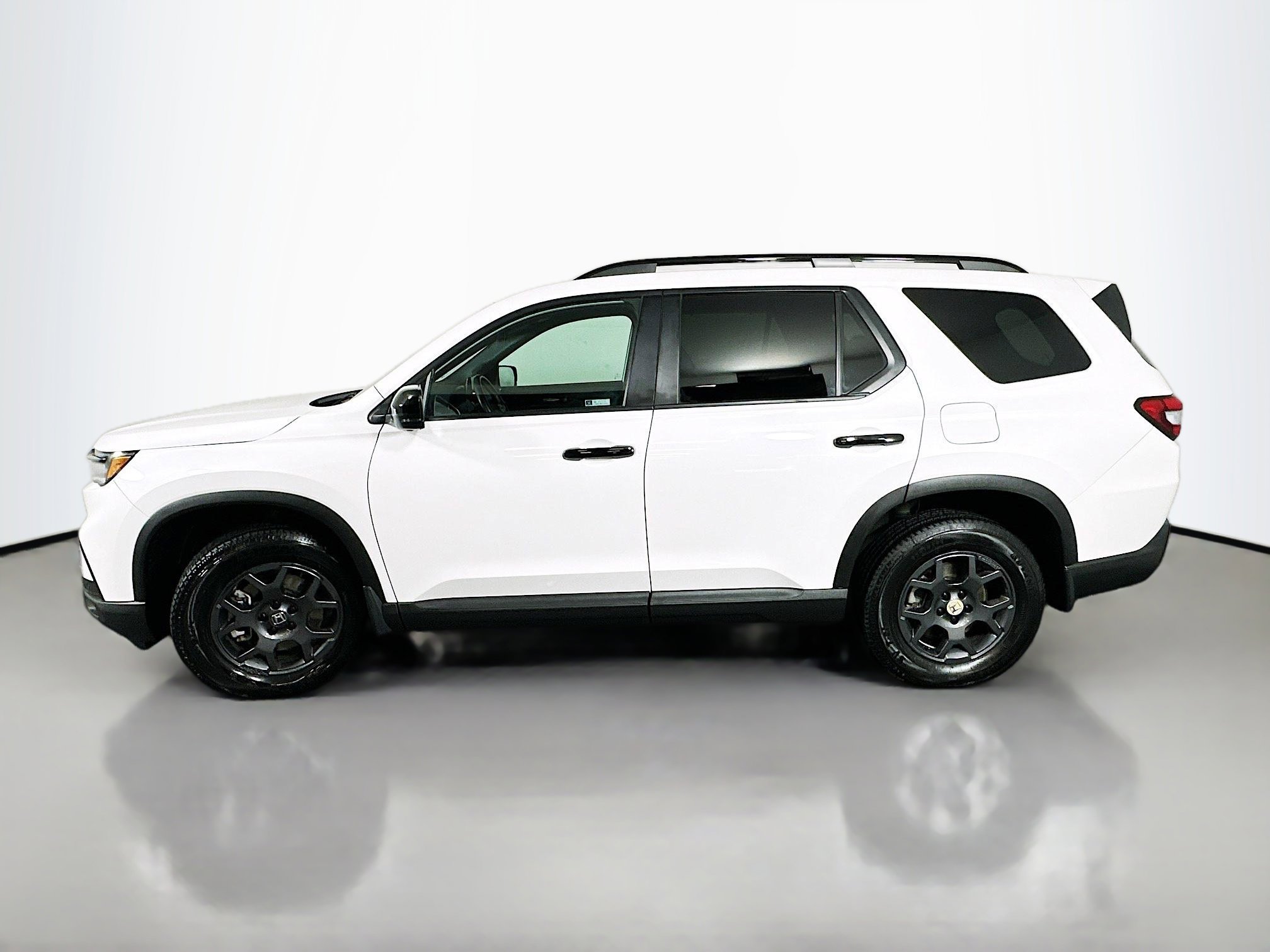 Used 2023 Honda Pilot TrailSport image 4